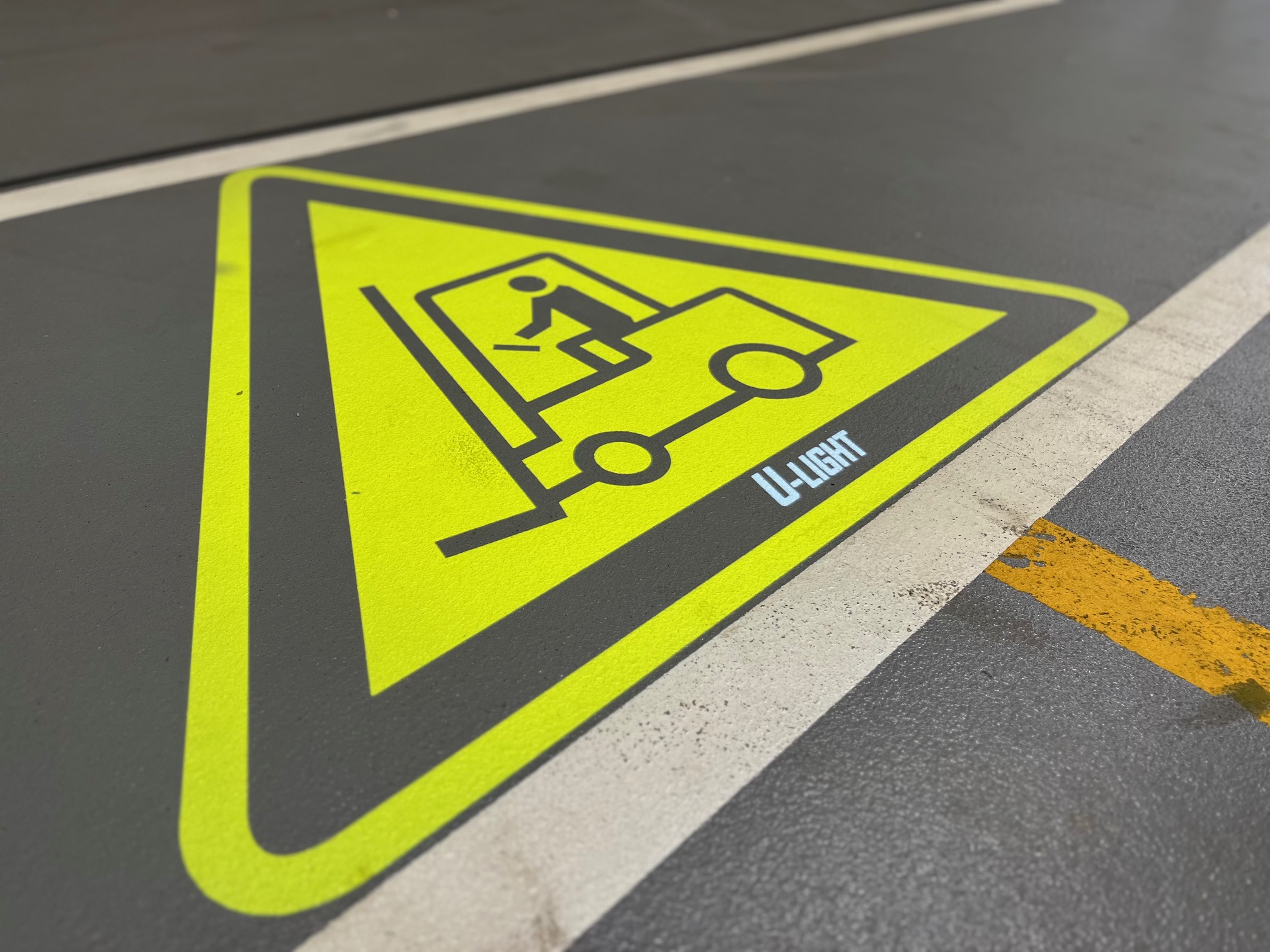 "ATTENTION CHARIOT U-LIGHT"