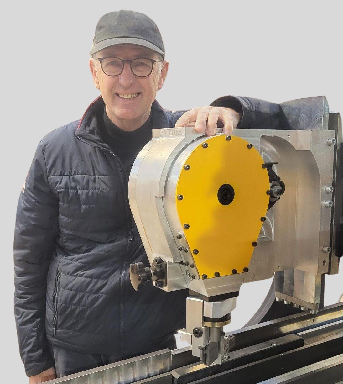 Jean-Claude Montassier spécialiste de l'agrafage depuis plus de 40 ans